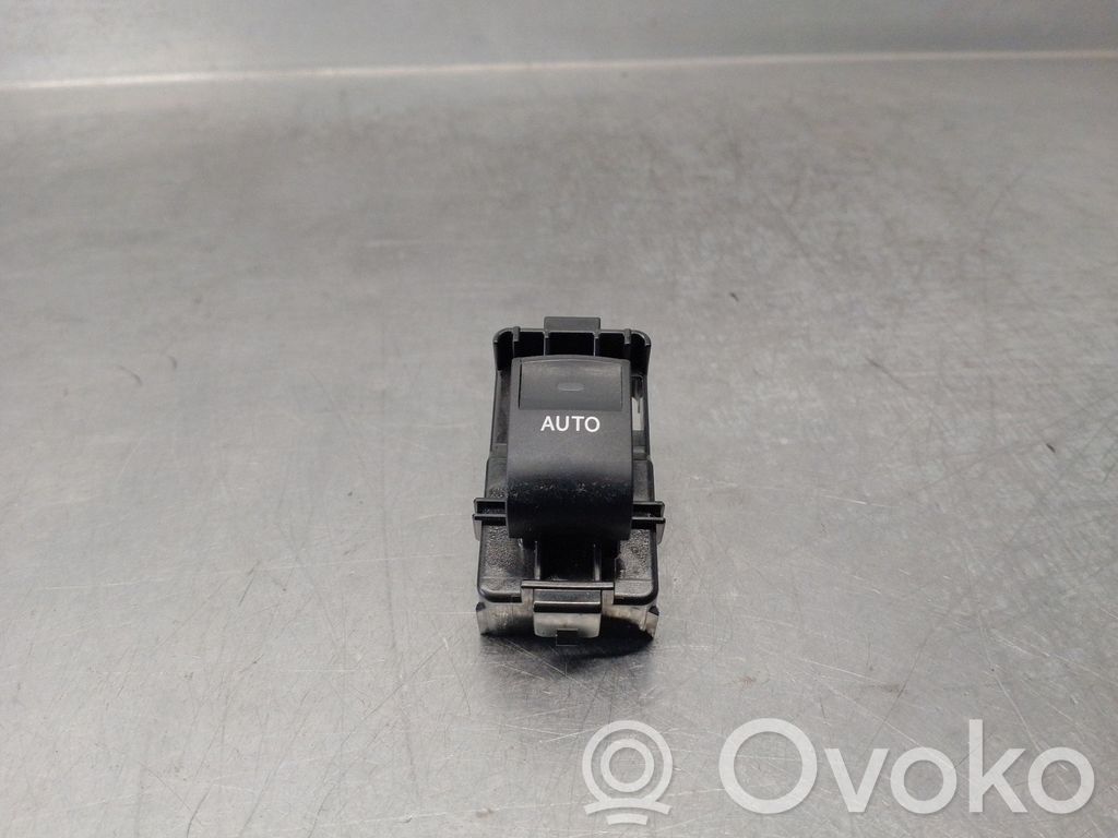 Toyota Auris E180 Interrupteur commade lève-vitre 