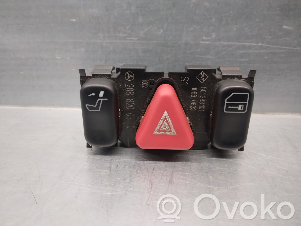 Mercedes-Benz E W210 Schalter Warnblinkanlage 