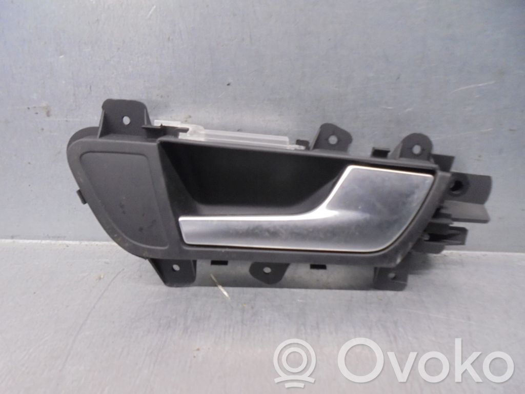 Audi A4 Allroad Poignée inférieure de porte avant