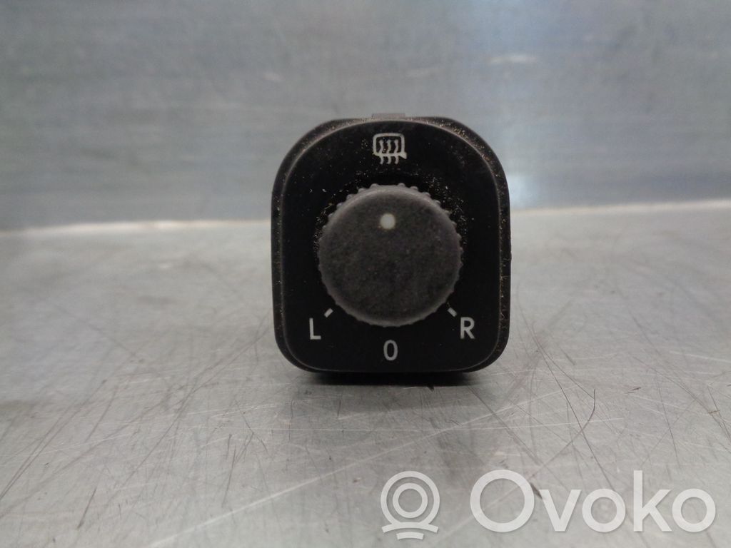 Volkswagen Passat Alltrack Wing mirror switch 