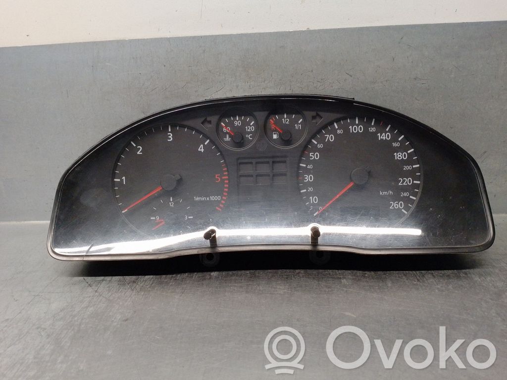 Audi A4 Allroad Geschwindigkeitsmesser Cockpit
