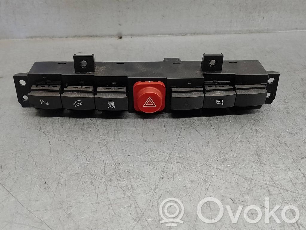 Opel Antara Hätävilkkujen kytkin 
