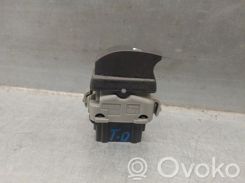 Renault Clio III Electric window control switch