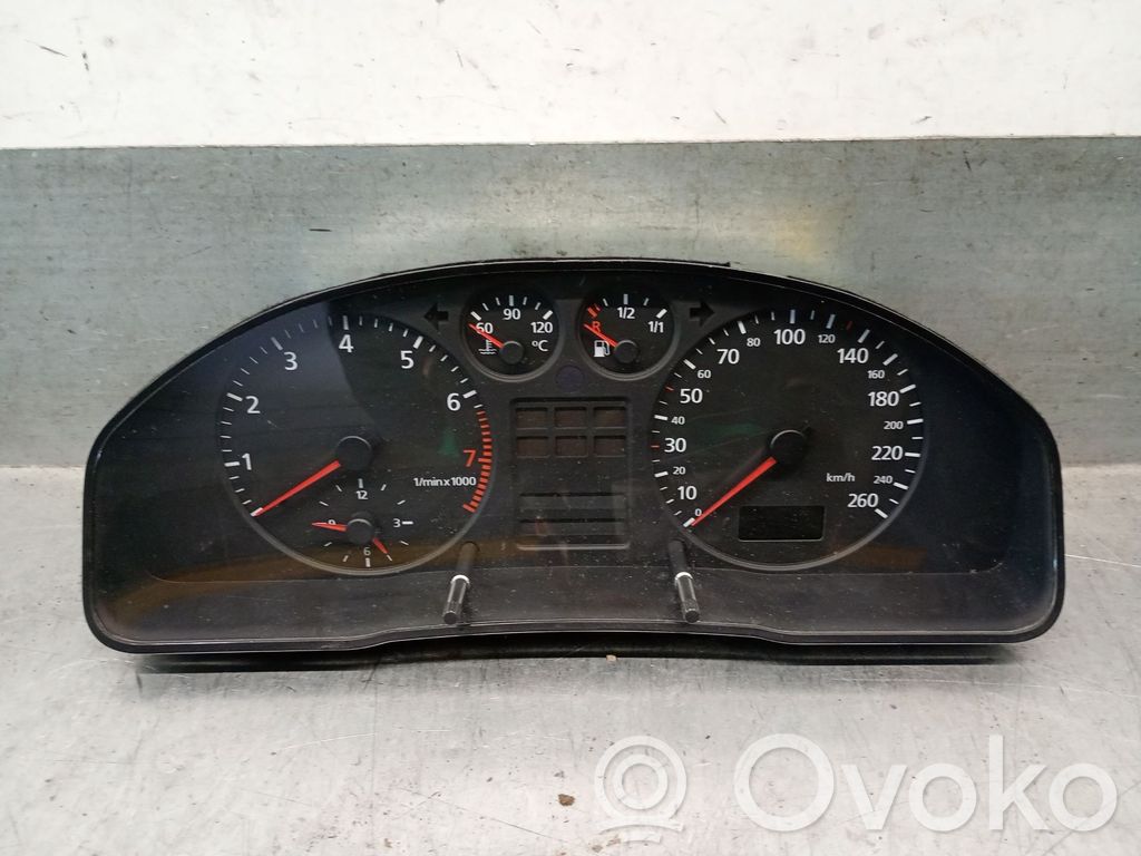 Audi A4 Allroad Geschwindigkeitsmesser Cockpit 