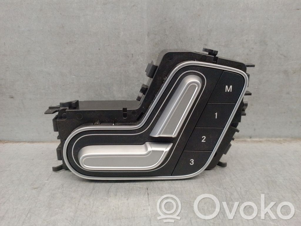 Mercedes-Benz GLA H247 Seat control switch 