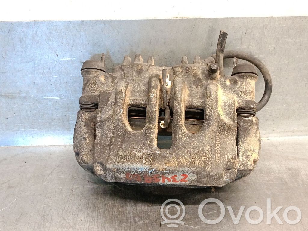 Nissan NV400 Zacisk hamulcowy przedni 