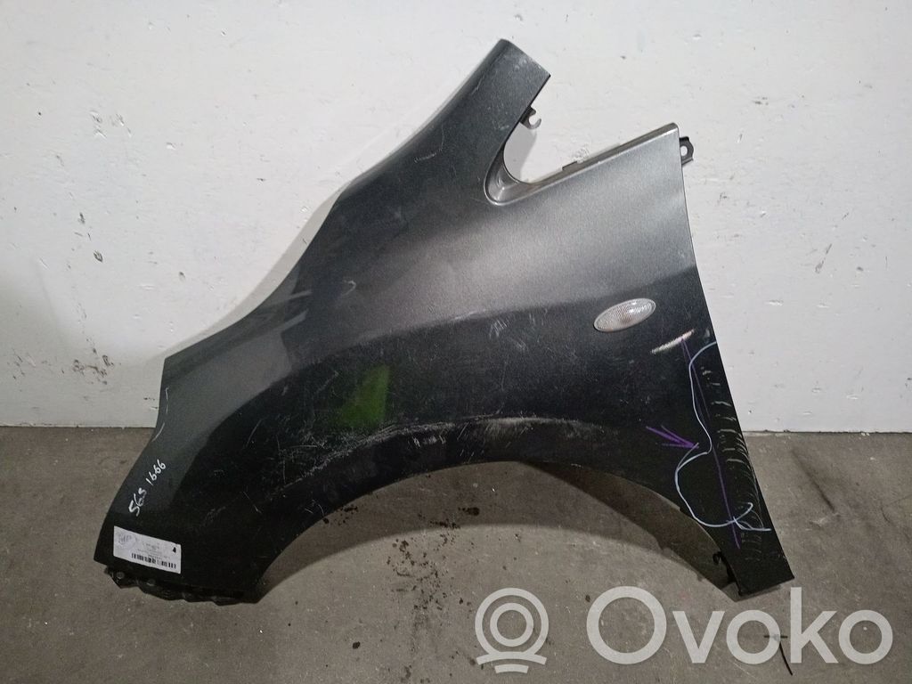 Toyota Verso Крыло 