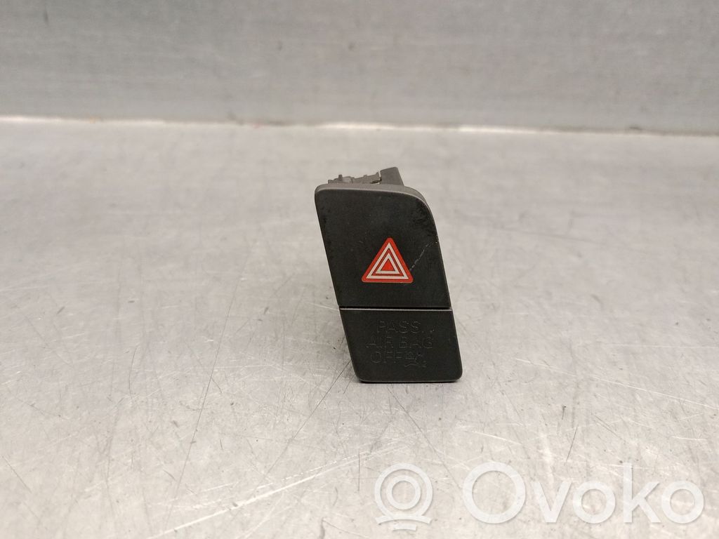 Audi Q3 F3 Interruttore luci di emergenza