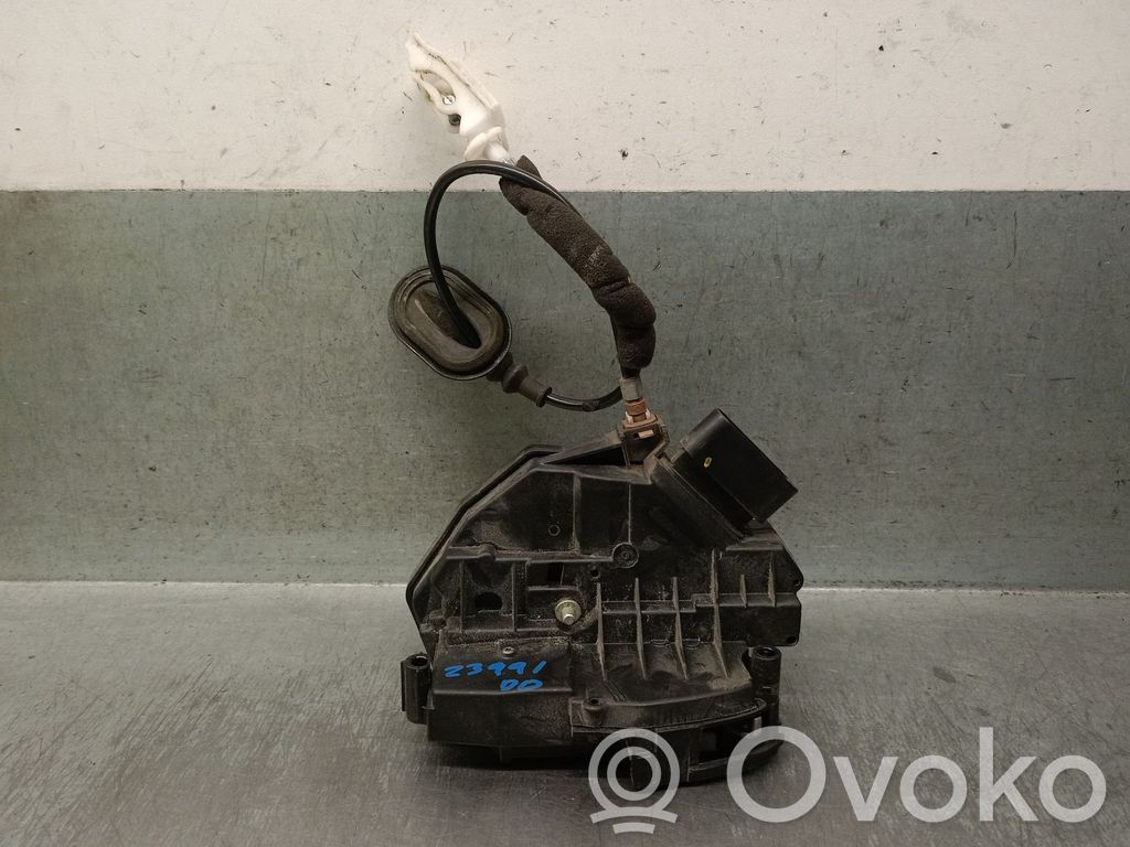 Ford Mondeo MK V Priekšpusē slēdzene 