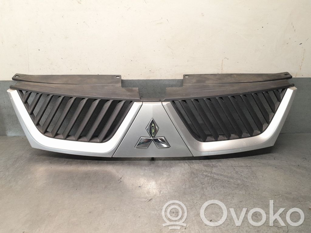 Mitsubishi Outlander Atrapa chłodnicy / Grill 