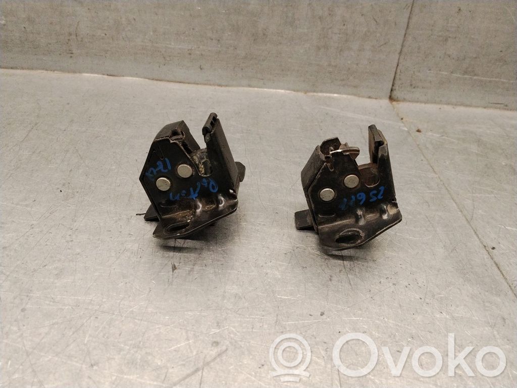 Renault Master III Tailgate lock latch