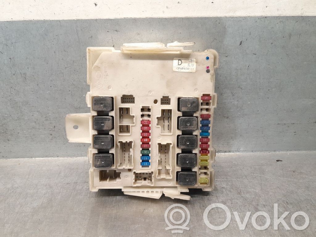 Nissan Pathfinder R51 Skrzynka bezpieczników / Komplet 