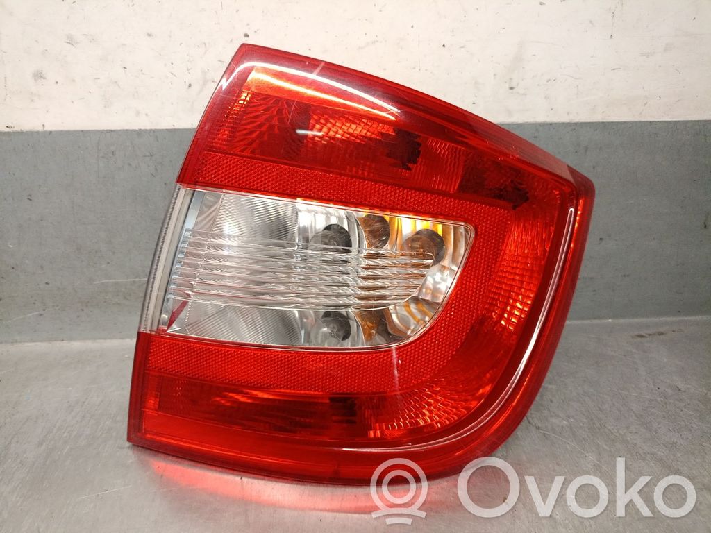 Skoda Rapid (NH) Luz trasera/de freno