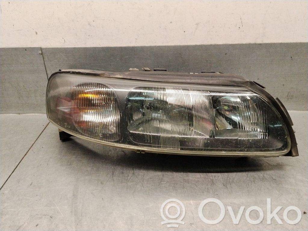 Volvo V70 Lampa przednia 