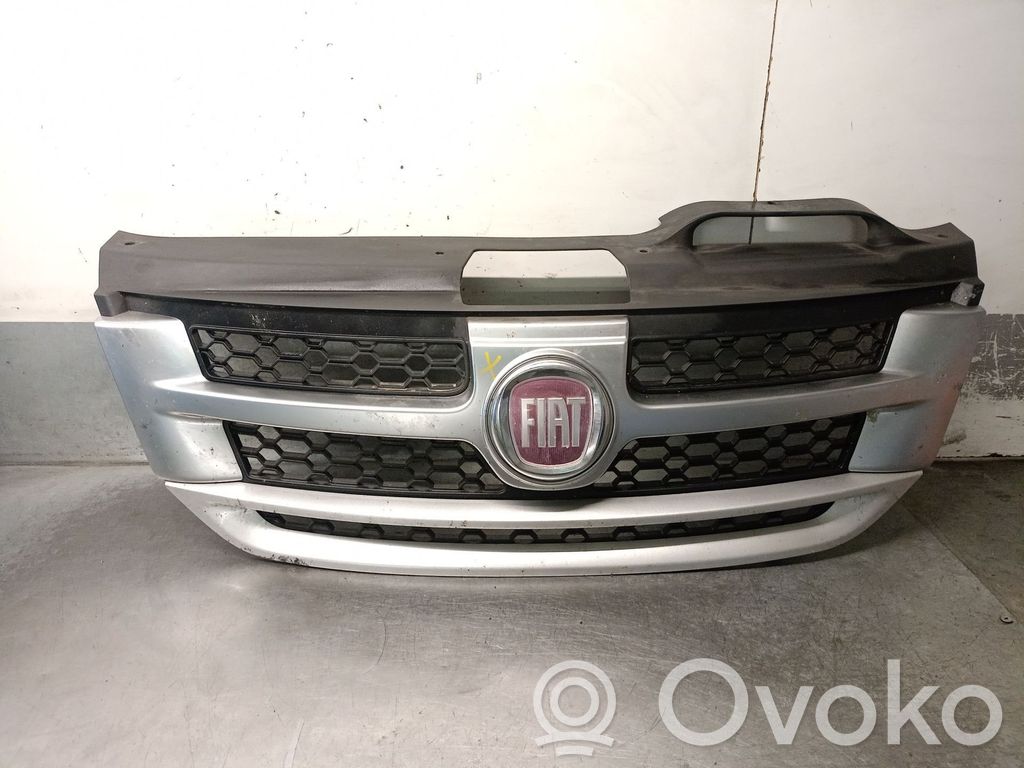 Fiat Freemont Front grill 