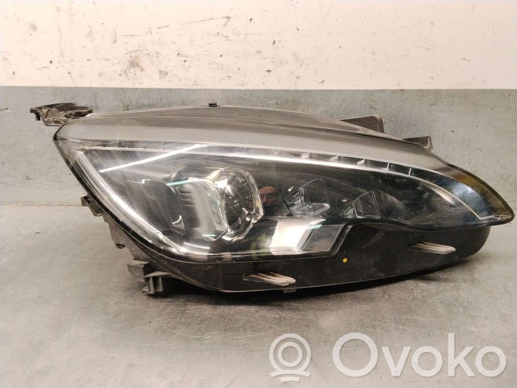 Peugeot 308 Priekšējais lukturis 