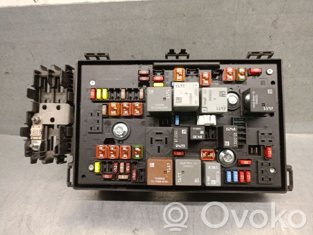 Opel Astra H Boîte à fusibles