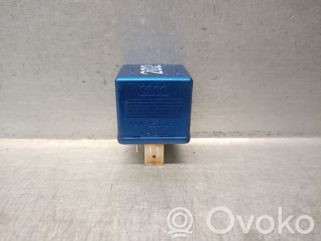 Audi A4 Allroad Drošinātāju bloks 