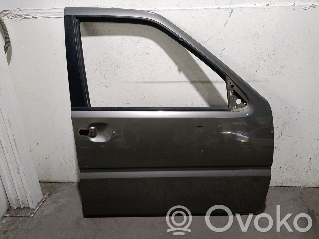 Nissan Terrano Tür vorne 