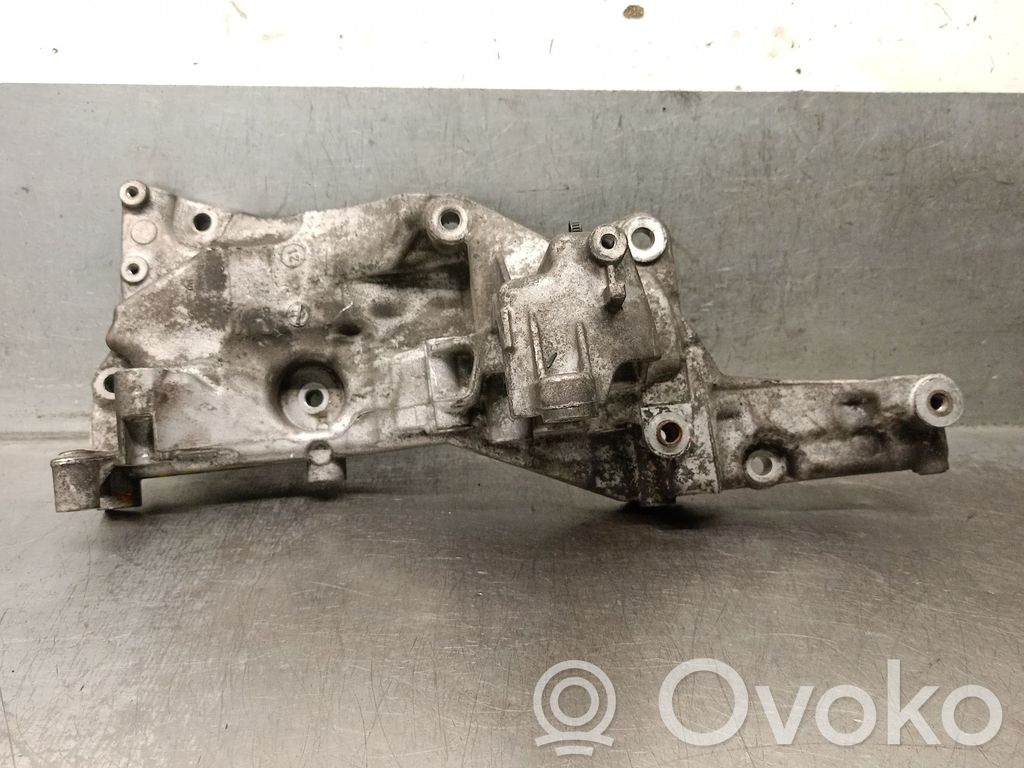 Opel Vivaro Mocowanie alternatora 
