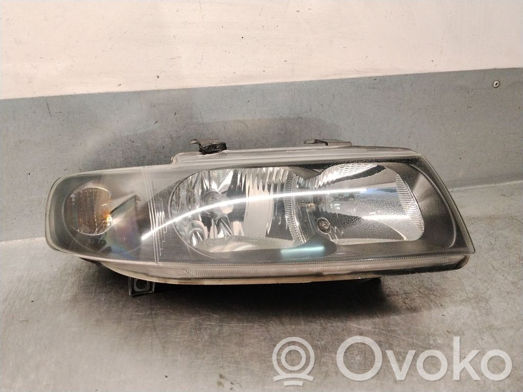 Seat Leon (1M) Lampa przednia 
