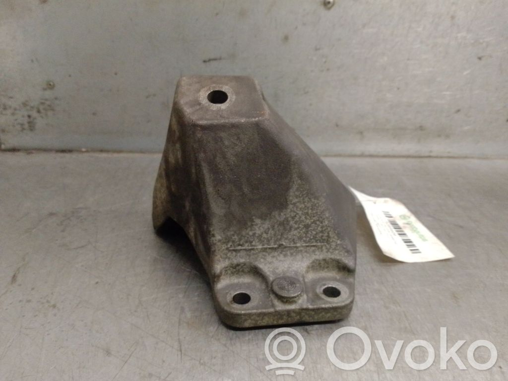 BMW 5 GT F07 Engine mount bracket