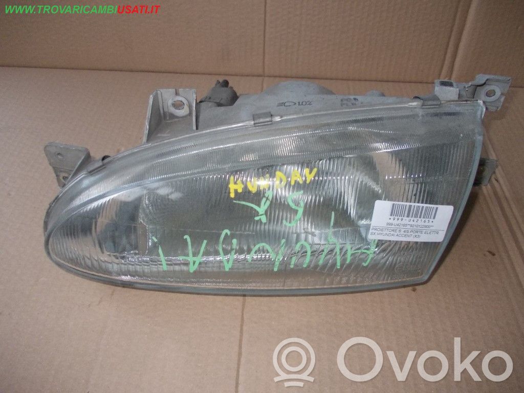 Hyundai Accent Lampa przednia 