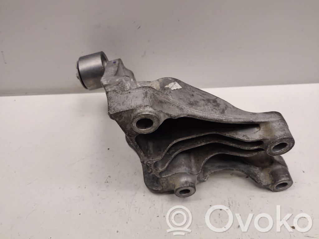 Engine mounting bracket   FR3C6037CA