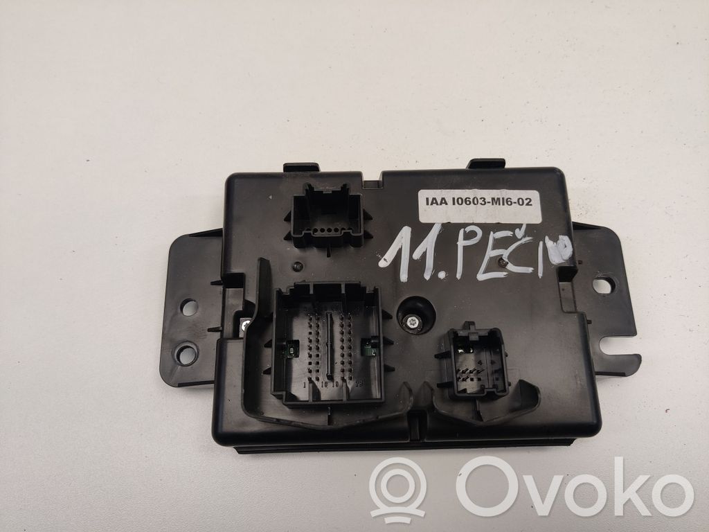 Chrysler Pacifica Climate control unit 