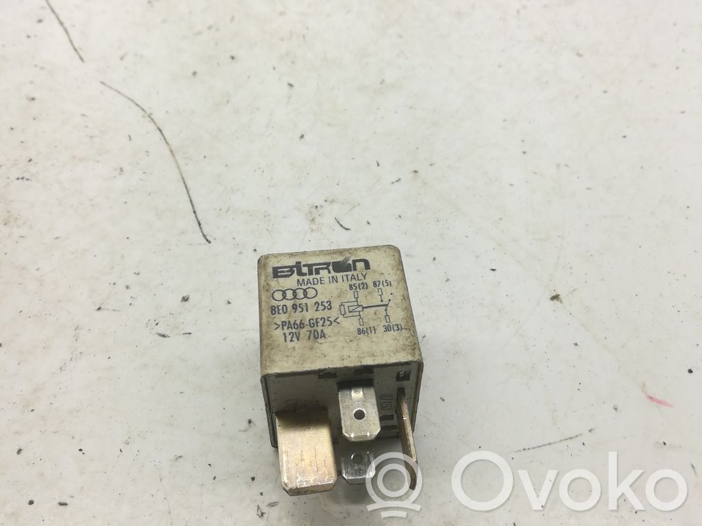 Audi A4 S4 B6 8E 8H Otros relés 