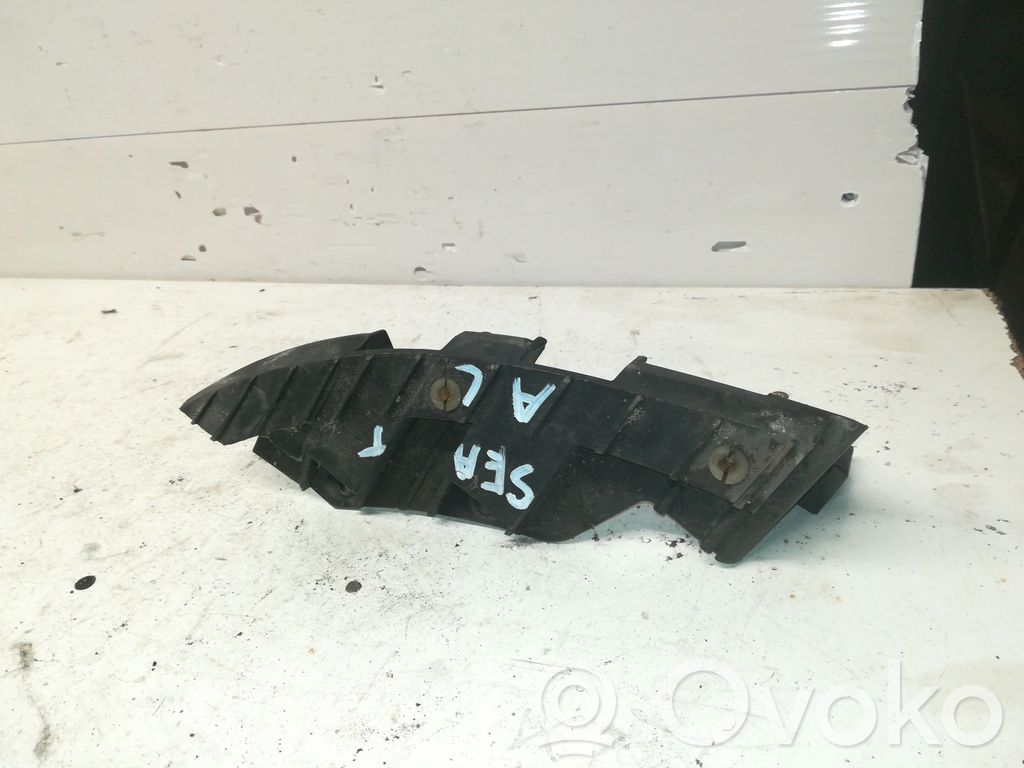 Rear bumper mounting bracket   1P0807378