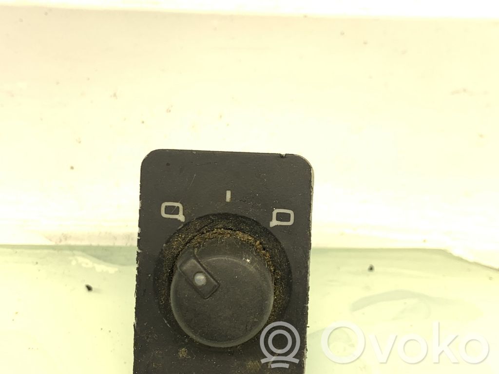 Wing mirror switch   4B09595516