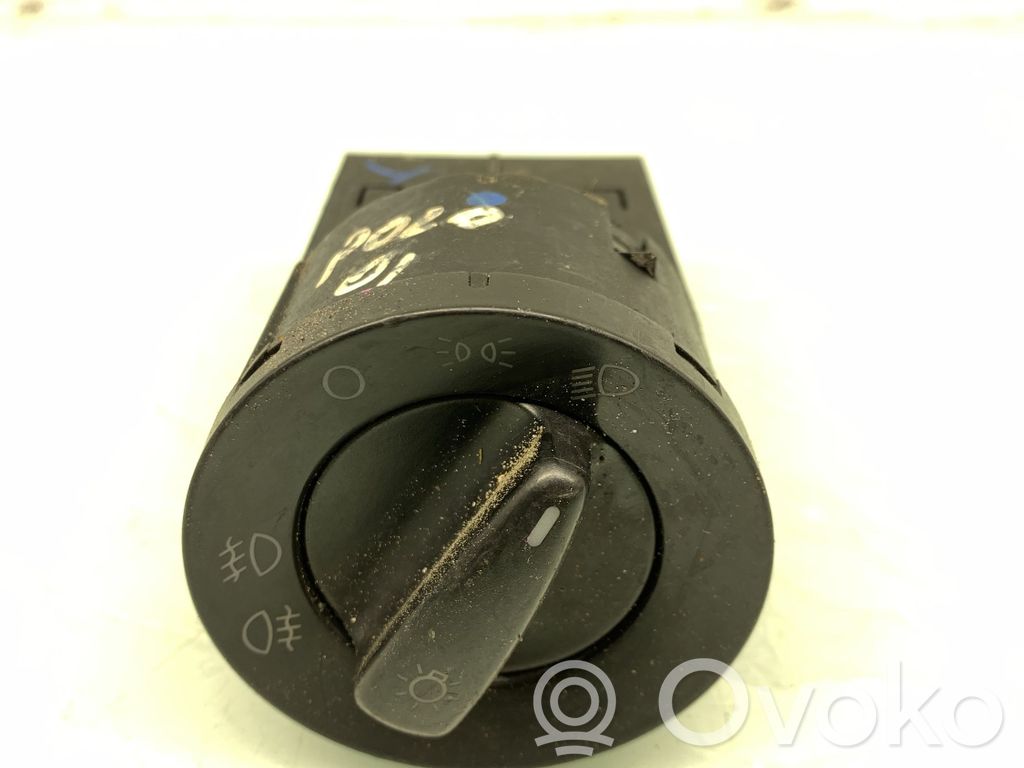Volkswagen Polo IV 9N3 Light switch 