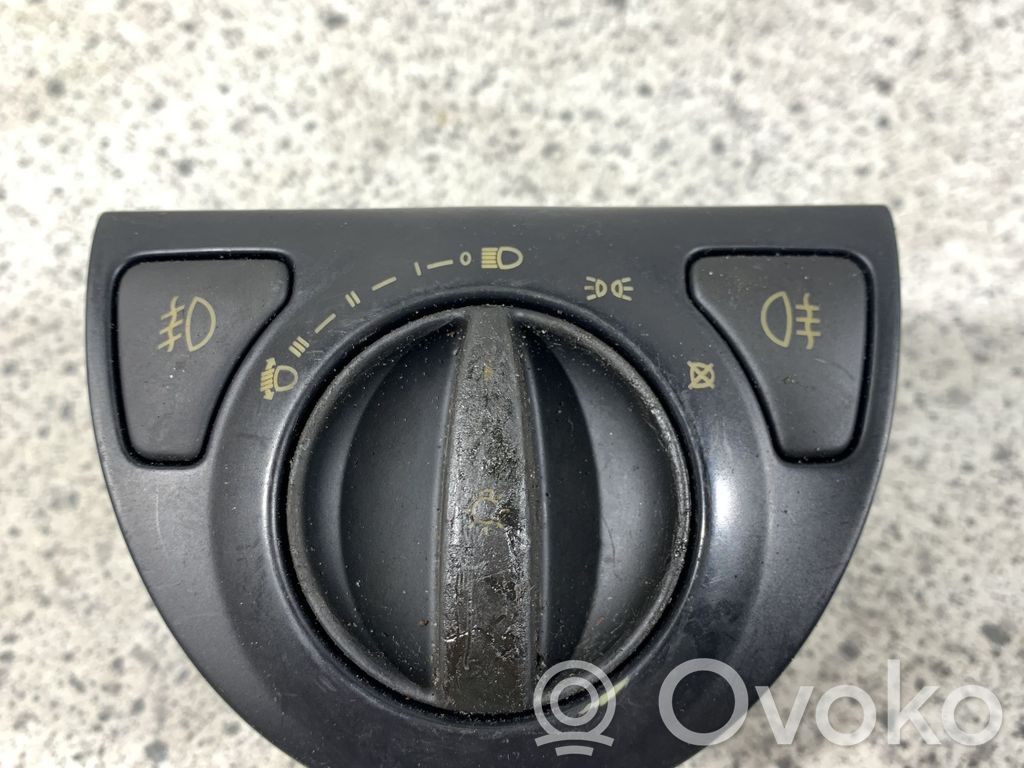 Light switch   1278613