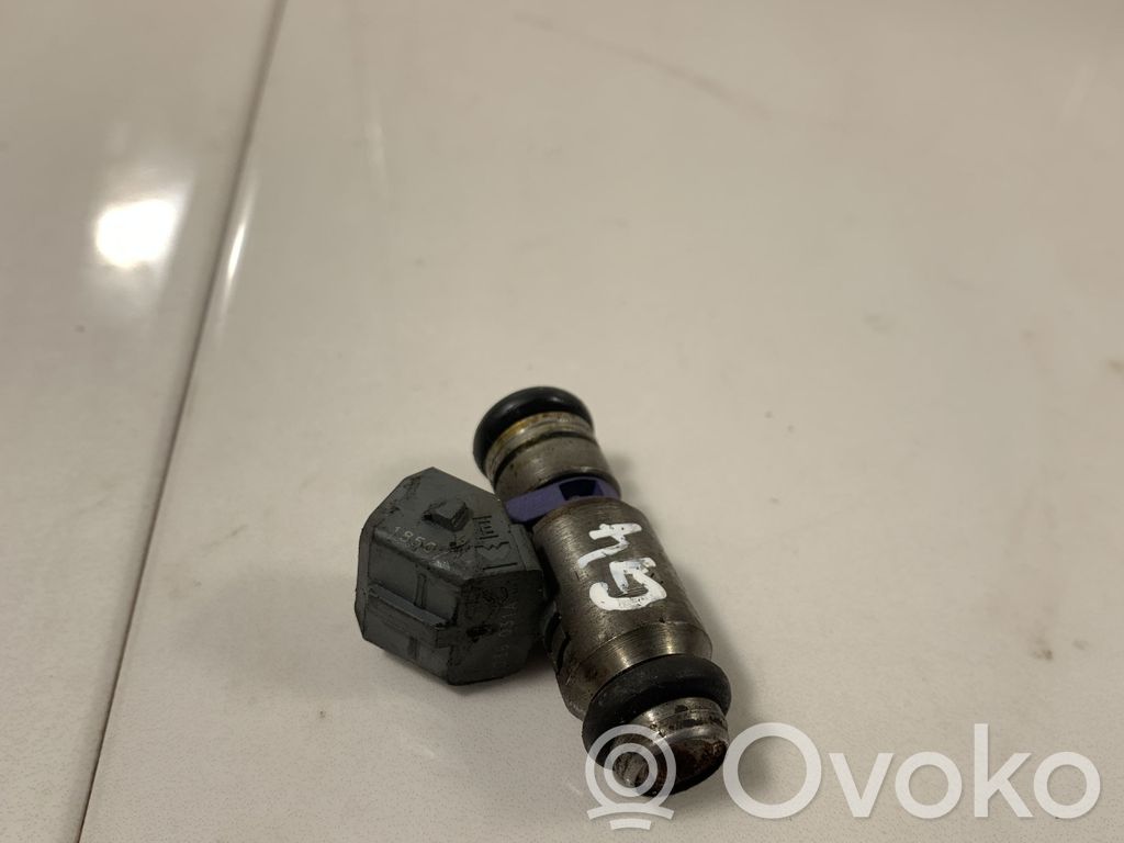 Volkswagen Golf IV Inyector de combustible 