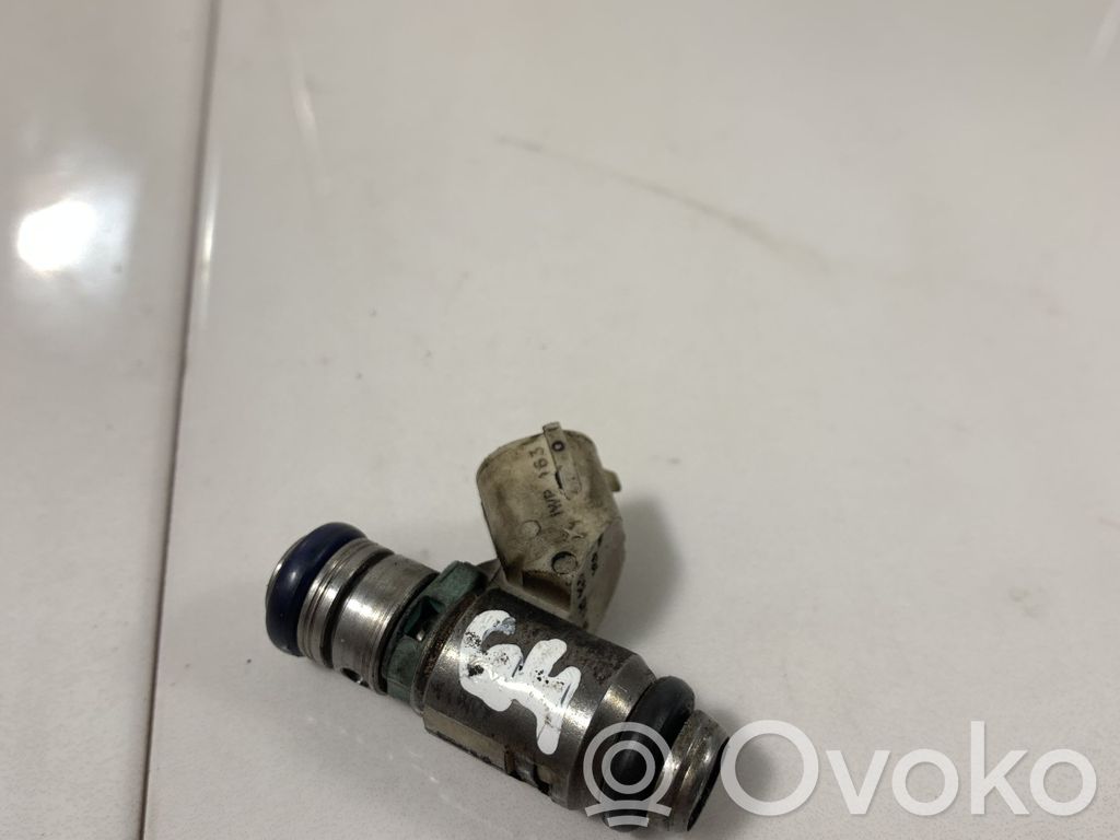 Volkswagen Golf IV Inyector de combustible 