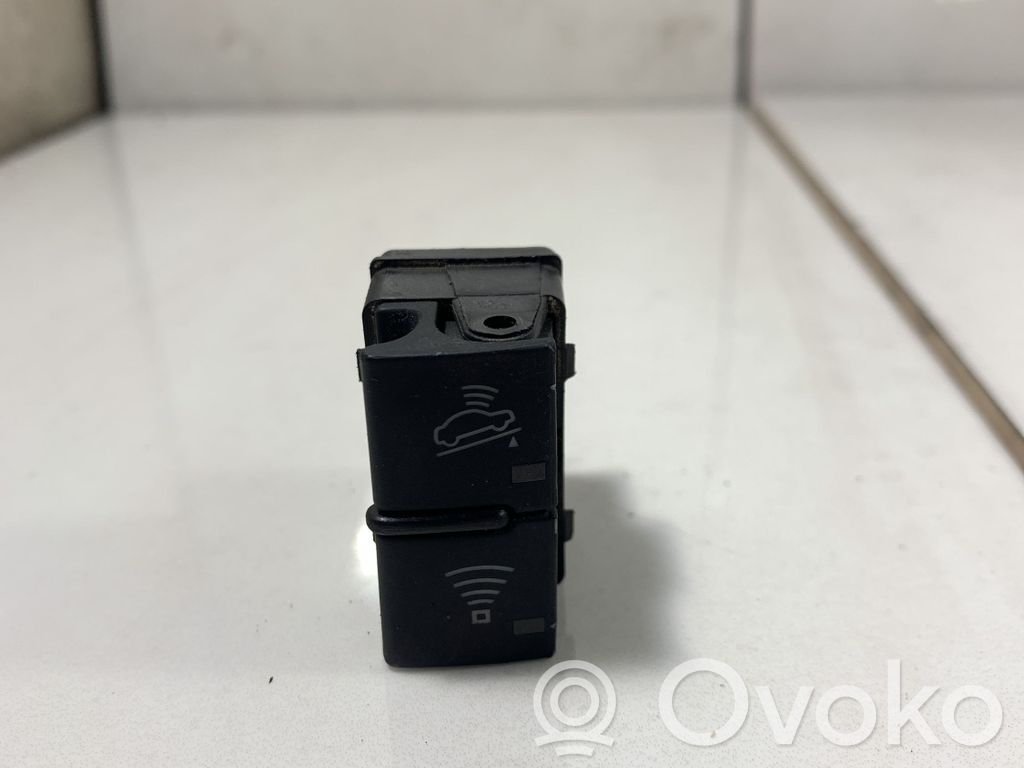 Audi A4 S4 B6 8E 8H Alarm switch 