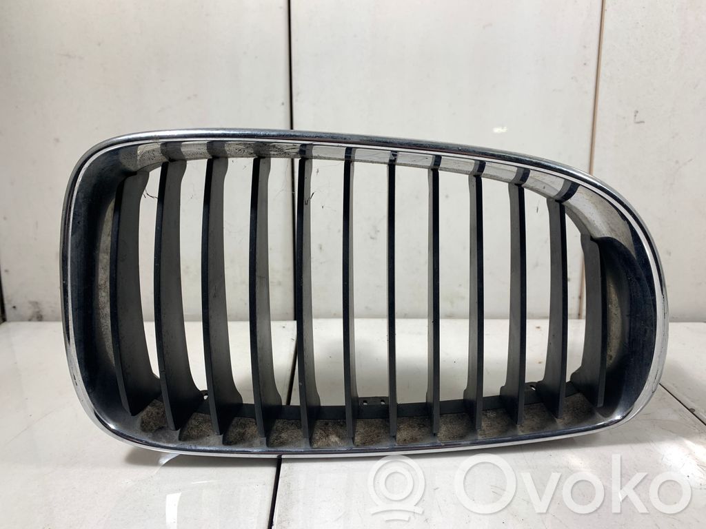 BMW 1 E81 E87 Grotelės viršutinės 