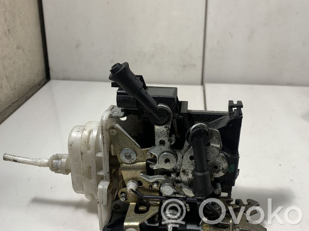 Audi A6 S6 C4 4A Takaoven lukko 