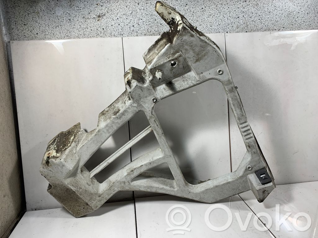 Ford Focus Soporte de montaje del parachoques trasero 