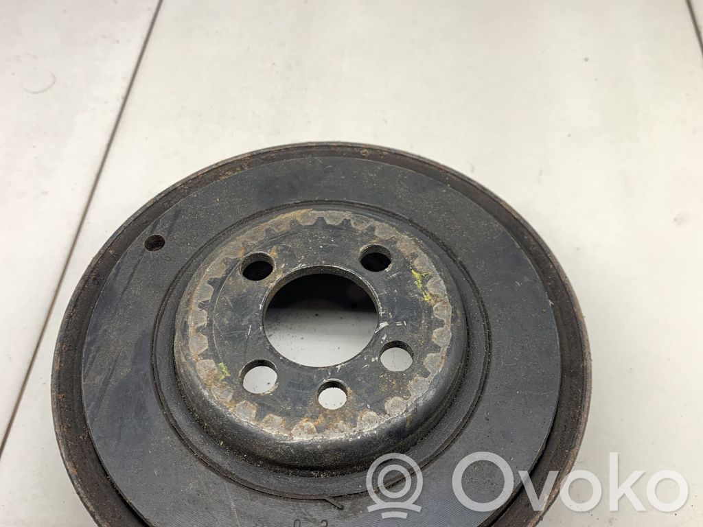 Audi A4 S4 B5 8D Kampiakselin vauhtipyörä 