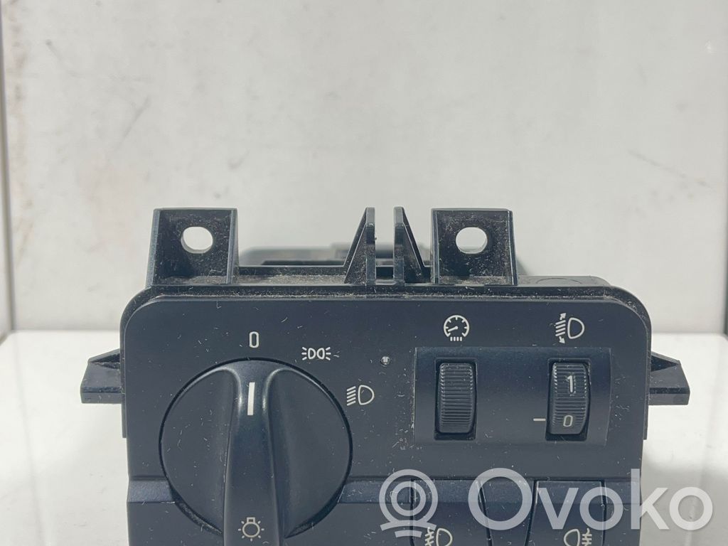 Light switch   6936832,0060957,532228401
