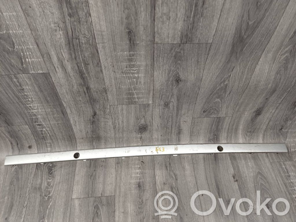 BMW 5 E39 Moldura embellecedora de la barra del amortiguador trasero 