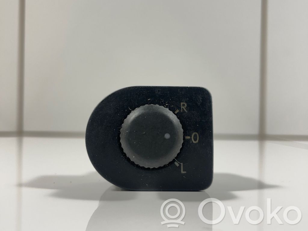 Volkswagen Golf IV Wing mirror switch 