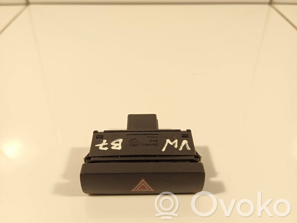 Volkswagen PASSAT B7 Comutator lumini pericol 