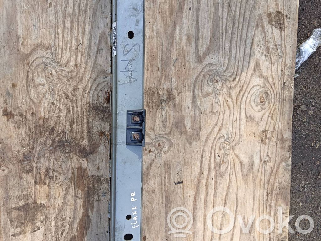 Land Rover Freelander 2 - LR2 Poprzeczka zderzaka przedniego 