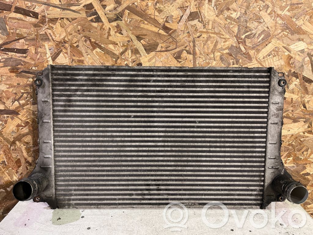 Toyota Avensis T250 Oro nukreipėjas/ kanalas interkūlerio radiatoriaus 