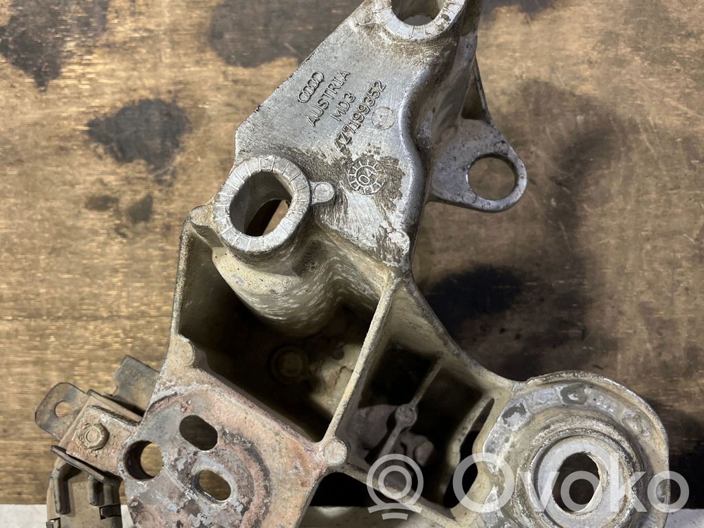 Audi A6 Allroad C5 Engine mounting bracket 