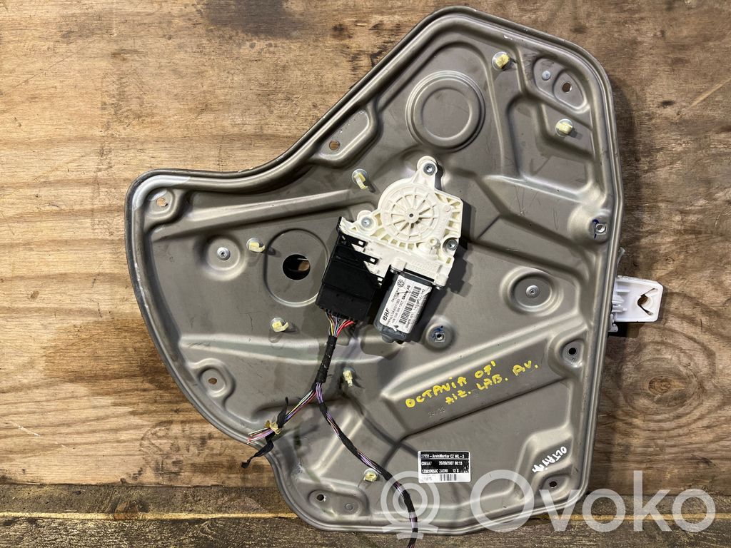 Skoda Octavia Mk2 (1Z) Elektryczny podnośnik szyby drzwi tylnych 