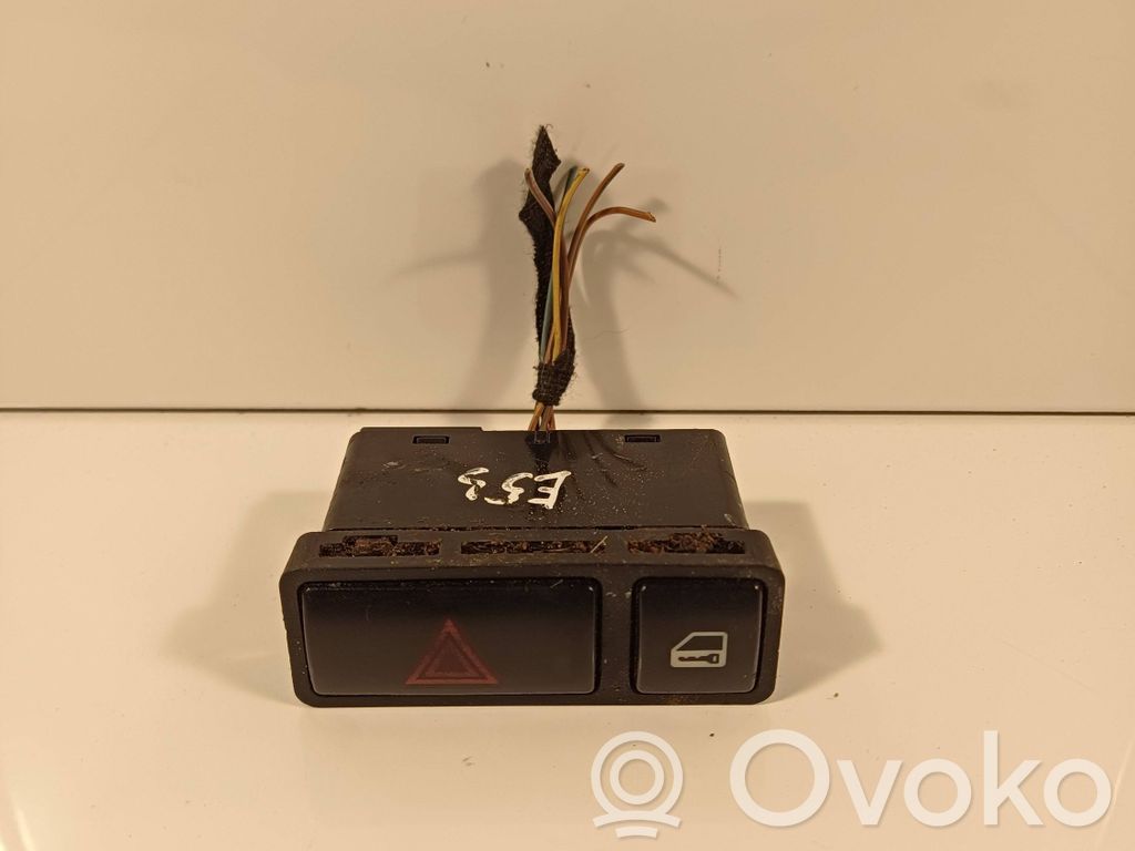 Hazard light switch   8368920